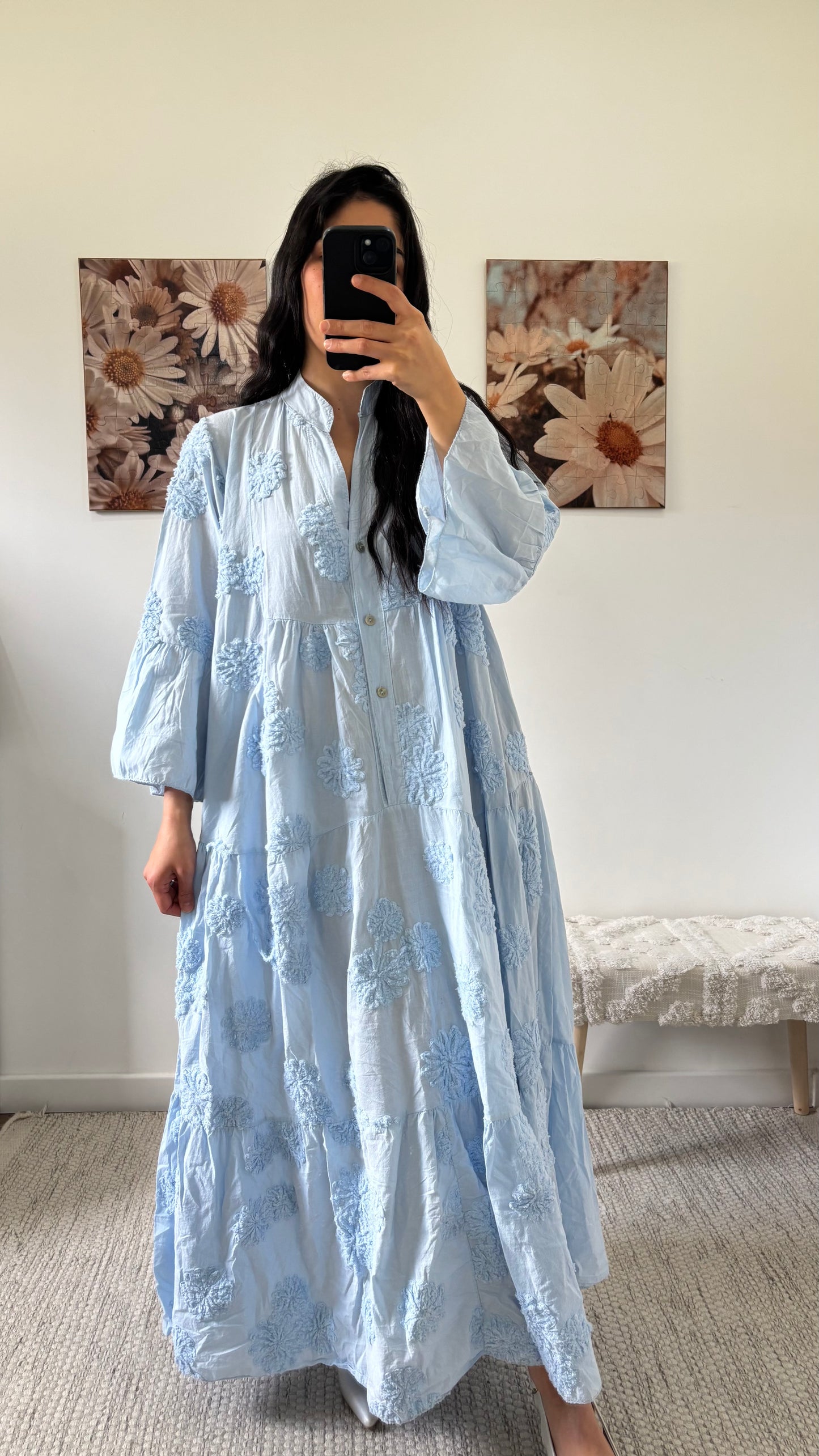 Robe brodée pastel